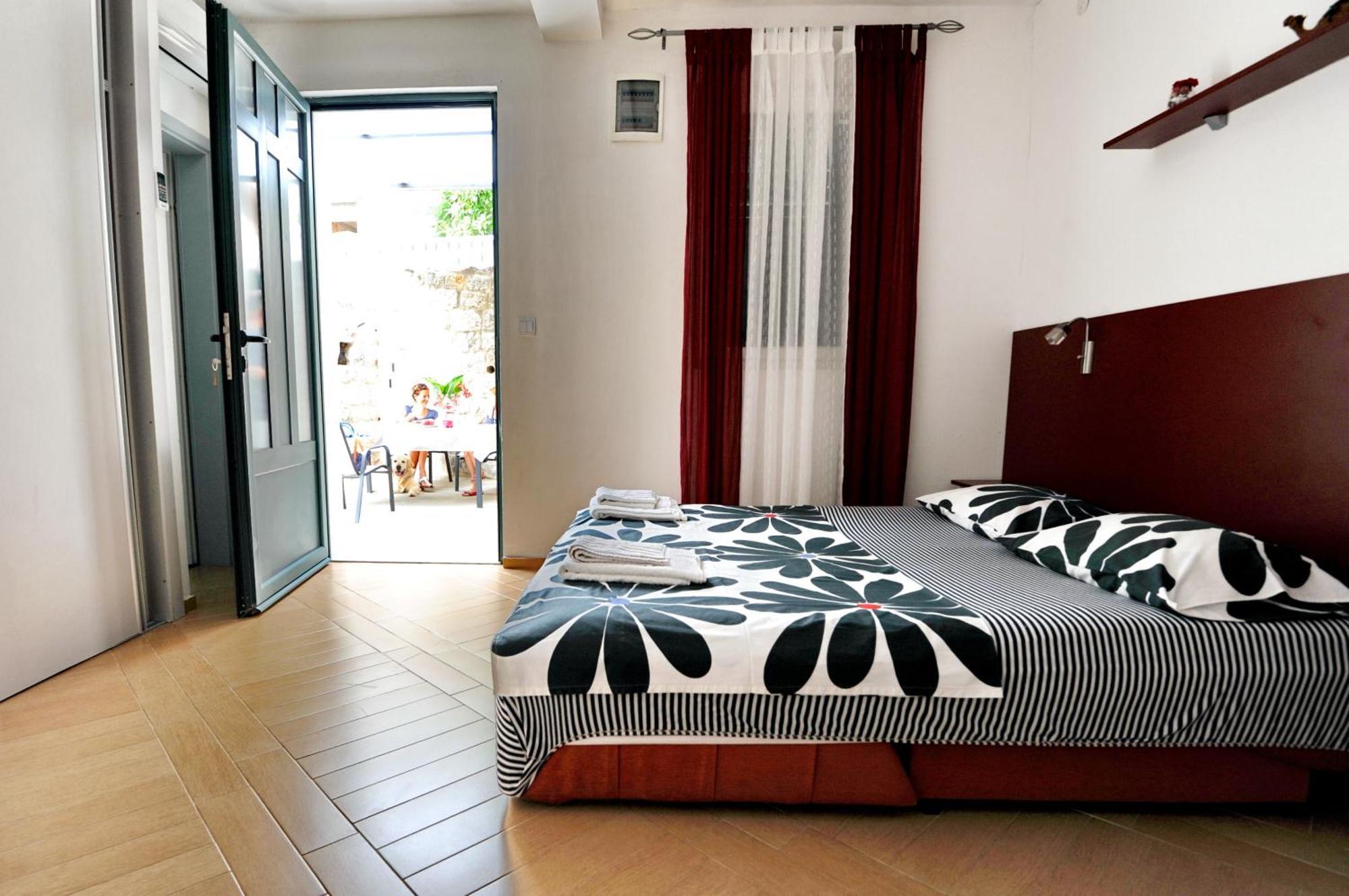 Apartments Kriva Ulica Kotor Habitación foto